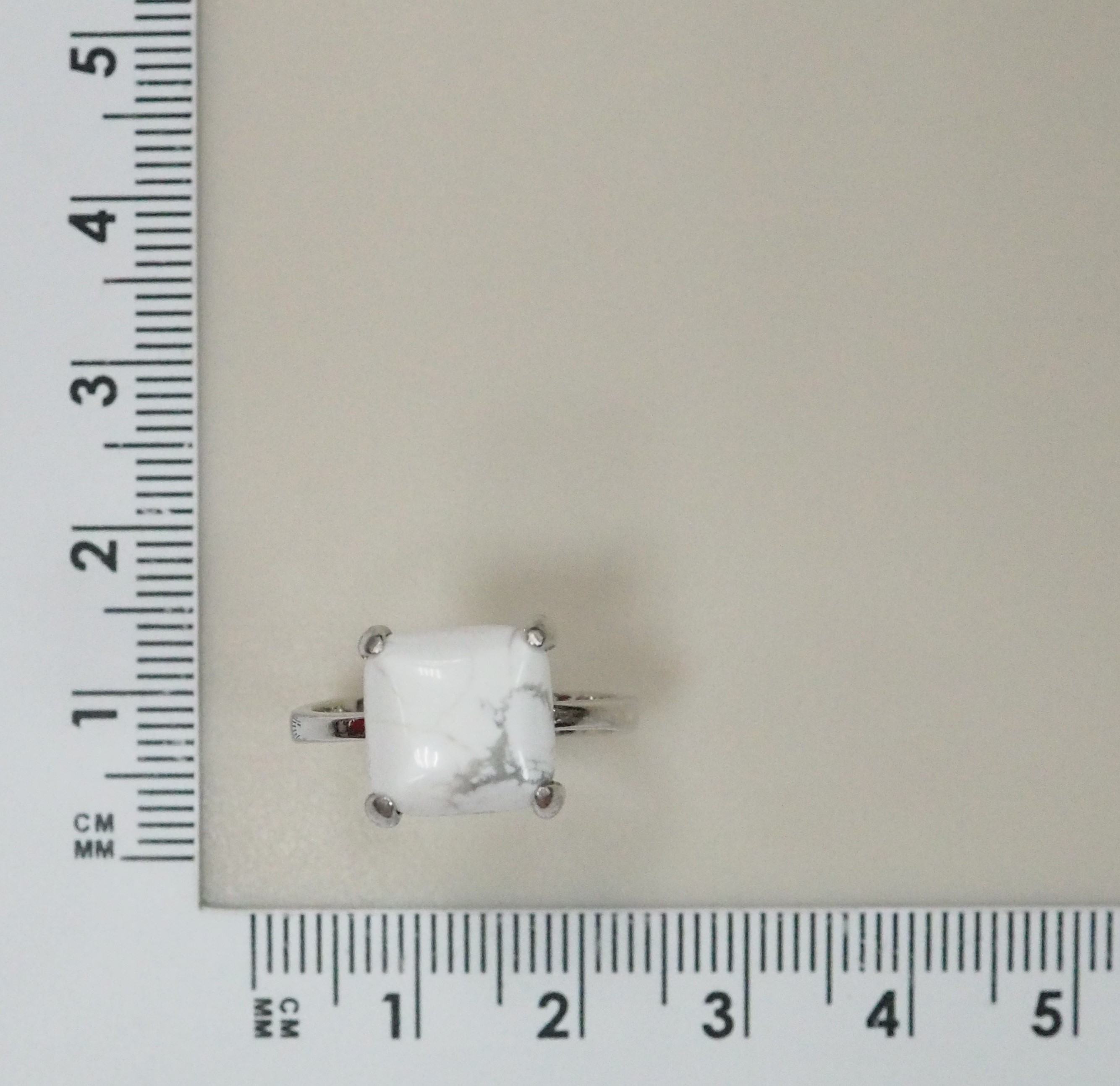 Серебряное кольцо с кахолонгом